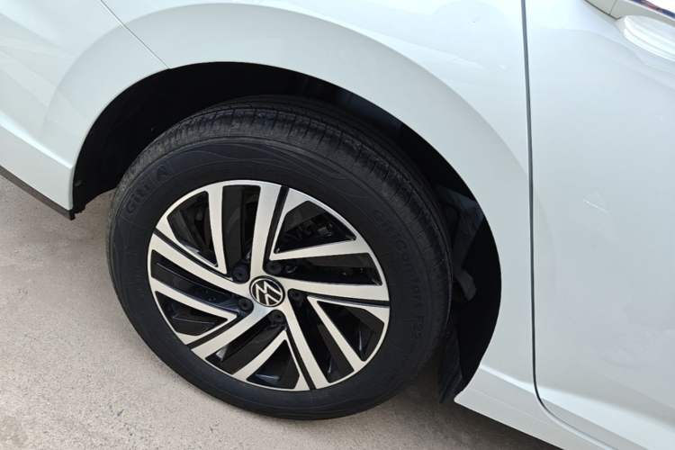 Used Volkswagen Lavida 2024 300TSI DSG Starry Sky Leading Edition Right Rear Wheel Hub