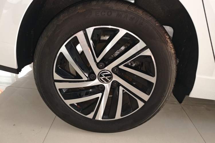 Used Volkswagen Lavida 2024 300TSI DSG Starry Sky Leading Edition Right Rear Wheel Hub