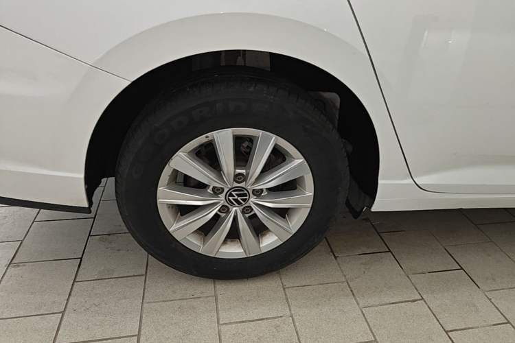 Used Volkswagen Lavida 2024 1.5L Automatic DeYi Edition Right Rear Wheel Hub