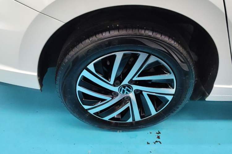 Used Volkswagen Lavida 2024 1.5L Automatic 5 Million Edition Right Rear Wheel Hub