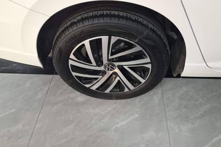 Used Volkswagen Lavida 2024 300TSI DSG Starry Sky Deluxe Edition Right Rear Wheel Hub