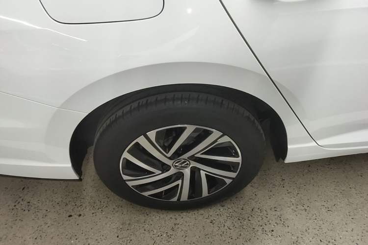 Used Volkswagen Lavida 2024 300TSI DSG Starry Sky Leading Edition Right Rear Wheel Hub