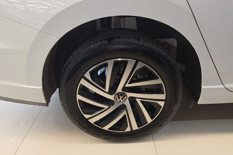 Used Volkswagen Lavida 2024 300TSI DSG Starry Sky Leading Edition Right Rear Wheel Hub