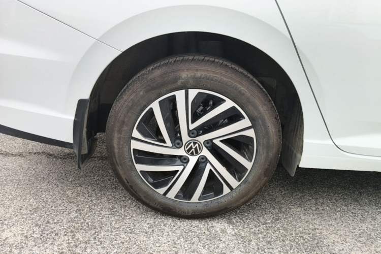 Used Volkswagen Lavida 2024 1.5L Automatic 5 Million Edition Right Rear Wheel Hub