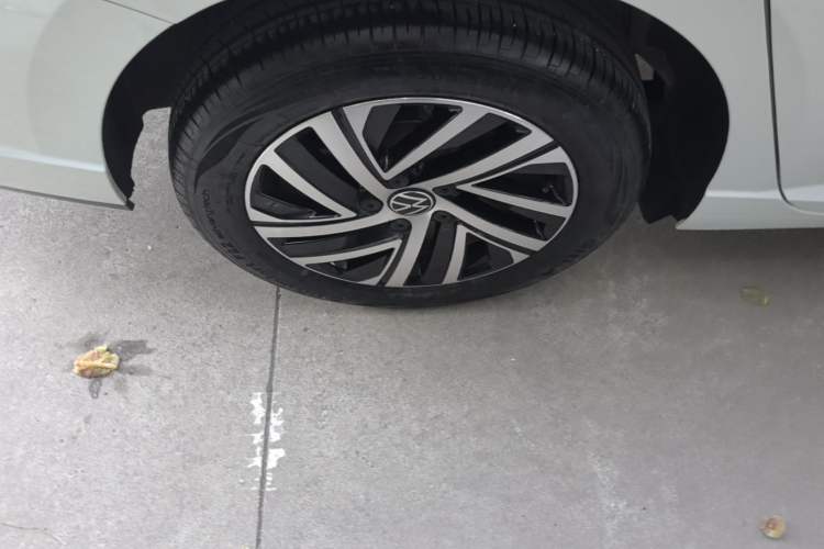 Used Volkswagen Lavida 2024 300TSI DSG Starry Sky Leading Edition Right Rear Wheel Hub