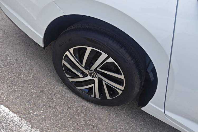 Used Volkswagen Lavida 2024 300TSI DSG Starry Sky Leading Edition Right Rear Wheel Hub