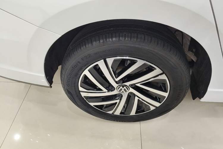 Used Volkswagen Lavida 2024 1.5L Automatic 5 Million Edition Right Rear Wheel Hub
