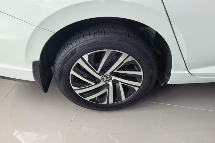 Used Volkswagen Lavida 2024 1.5L Automatic 5 Million Edition Right Rear Wheel Hub