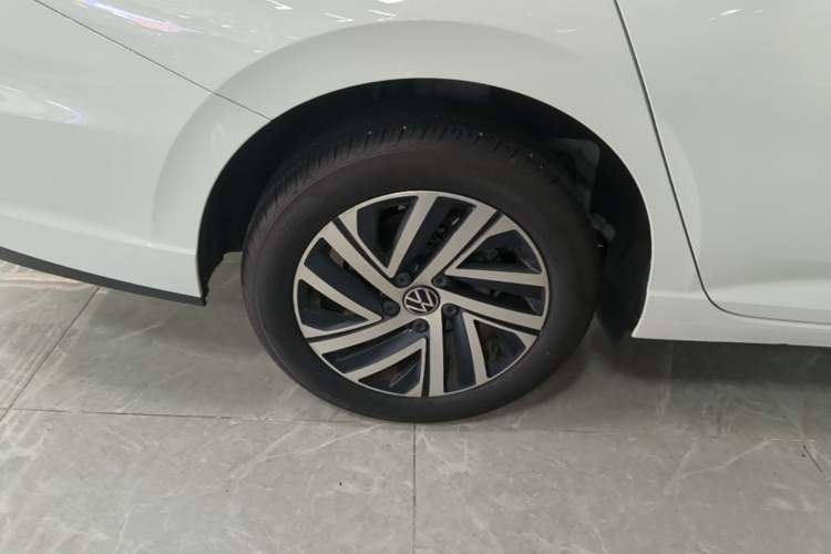 Used Volkswagen Lavida 2024 1.5L Automatic 5 Million Edition Right Rear Wheel Hub