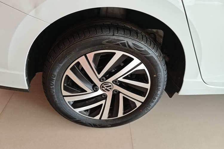 Used Volkswagen Lavida 2024 1.5L Automatic Starry Sky 5 Million Edition Right Rear Wheel Hub
