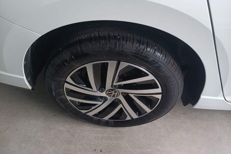 Used Volkswagen Lavida 2024 1.5L Automatic Starry Sky 5 Million Edition Right Rear Wheel Hub