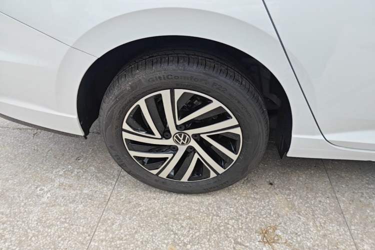 Used Volkswagen Lavida 2024 300TSI DSG Starry Sky Leading Edition Right Rear Wheel Hub
