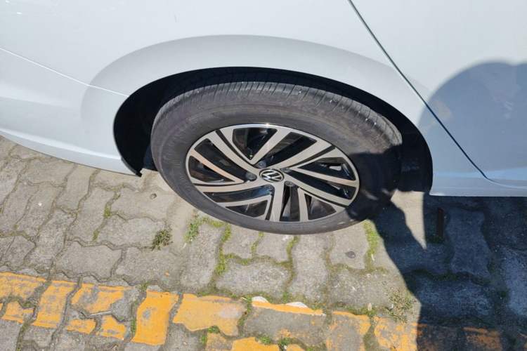 Used Volkswagen Lavida 2024 300TSI DSG Starry Sky Leading Edition Right Rear Wheel Hub