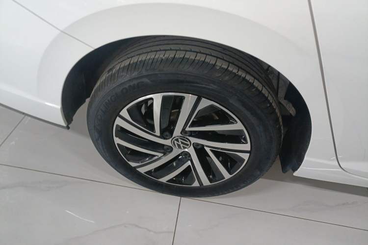 Used Volkswagen Lavida 2024 1.5L Automatic Starry Sky 5 Million Edition Right Rear Wheel Hub