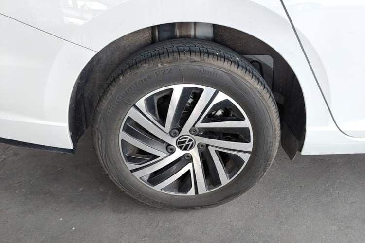 Used Volkswagen Lavida 2024 300TSI DSG Starry Sky Leading Edition Right Rear Wheel Hub