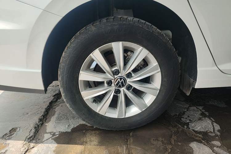 Used Volkswagen Lavida 2024 1.5L Automatic DeYi Edition Right Rear Wheel Hub