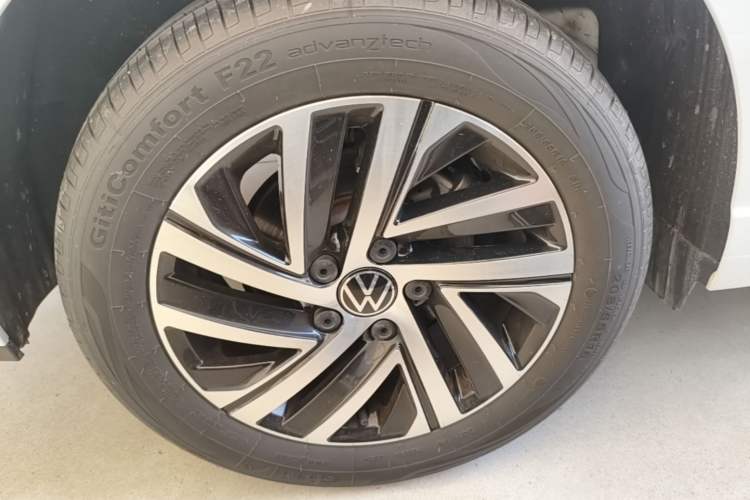 Used Volkswagen Lavida 2024 300TSI DSG Starry Sky Leading Edition Right Rear Wheel Hub