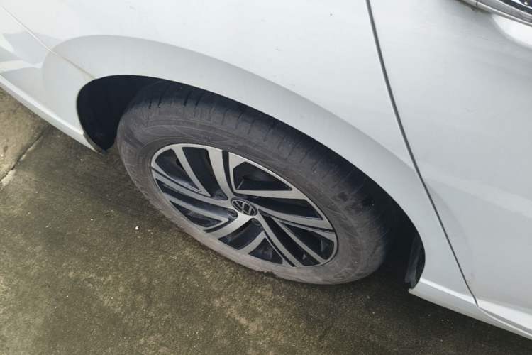 Used Volkswagen Lavida 2024 300TSI DSG Starry Sky Leading Edition Right Rear Wheel Hub