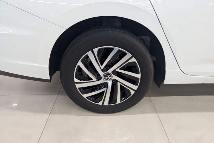 Used Volkswagen Lavida 2024 300TSI DSG Starry Sky Leading Edition Right Rear Wheel Hub