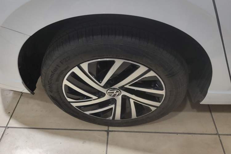 Used Volkswagen Lavida 2024 1.5L Automatic Starry Sky 5 Million Edition Right Rear Wheel Hub