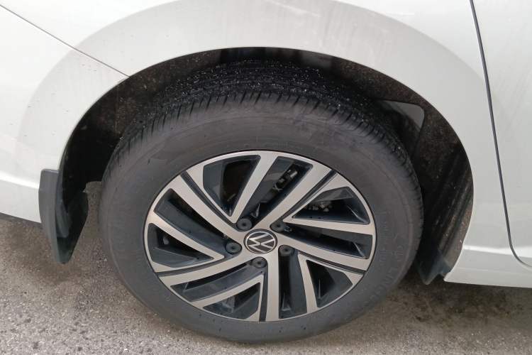 Used Volkswagen Lavida 2024 1.5L Automatic Starry Sky 5 Million Edition Right Rear Wheel Hub
