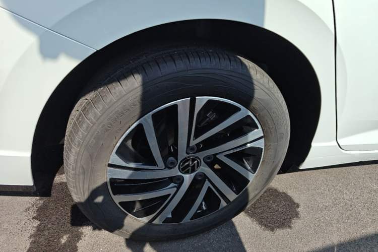 Used Volkswagen Lavida 2024 300TSI DSG Starry Sky Leading Edition Right Rear Wheel Hub