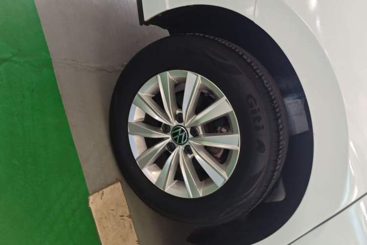 Used Volkswagen Lavida 2024 1.5L Automatic DeYi Edition Right Rear Wheel Hub