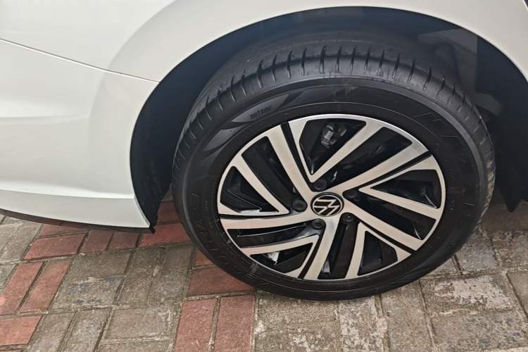 Used Volkswagen Lavida 2024 300TSI DSG Starry Sky Leading Edition Right Rear Wheel Hub