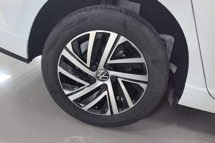 Used Volkswagen Lavida 2024 300TSI DSG Starry Sky Leading Edition Right Rear Wheel Hub