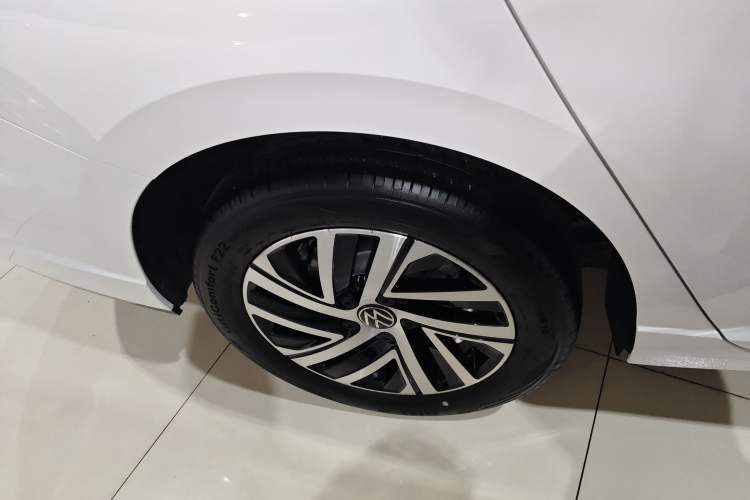 Used Volkswagen Lavida 2024 300TSI DSG Starry Sky Leading Edition Right Rear Wheel Hub