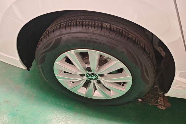 Used Volkswagen Lavida 2024 1.5L Automatic DeYi Edition Right Rear Wheel Hub