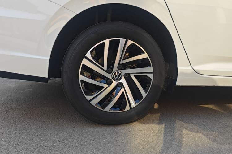 Used Volkswagen Lavida 2024 1.5L Automatic Starry Sky 5 Million Edition Right Rear Wheel Hub