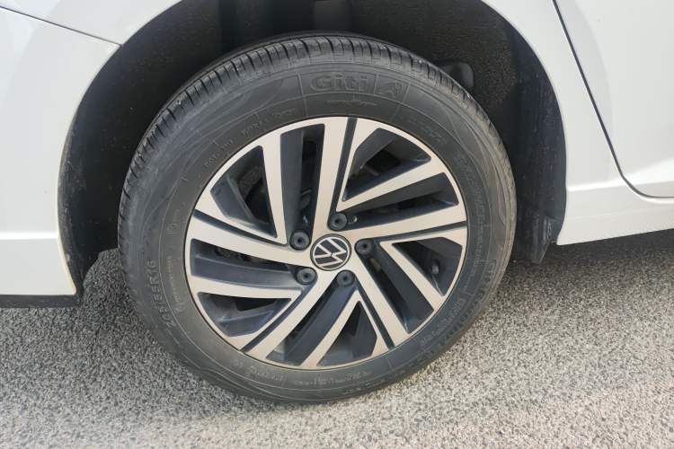 Used Volkswagen Lavida 2024 300TSI DSG Starry Sky Leading Edition Right Rear Wheel Hub