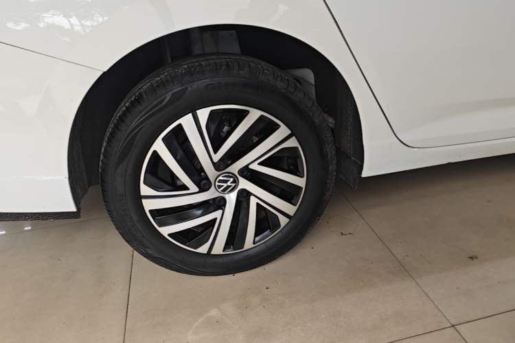 Used Volkswagen Lavida 2024 300TSI DSG Starry Sky Leading Edition Right Rear Wheel Hub