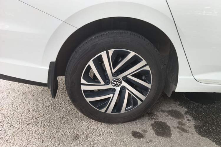 Used Volkswagen Lavida 2024 300TSI DSG Starry Sky Leading Edition Right Rear Wheel Hub