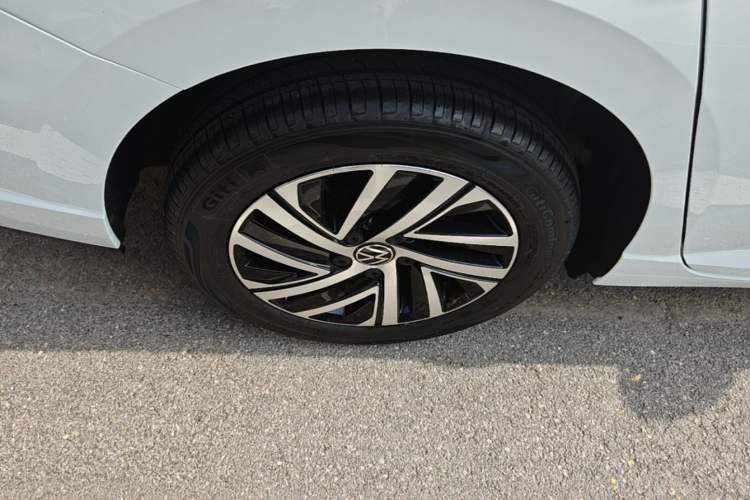 Used Volkswagen Lavida 2024 300TSI DSG Starry Sky Leading Edition Right Rear Wheel Hub