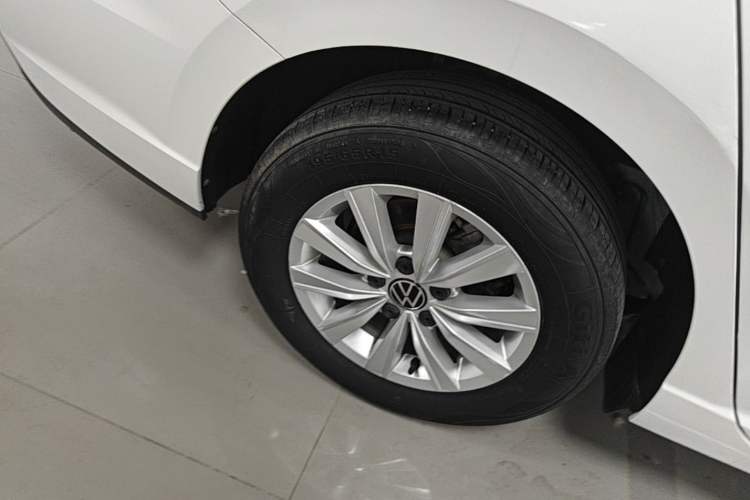 Used Volkswagen Lavida 2024 1.5L Automatic DeYi Edition Right Rear Wheel Hub