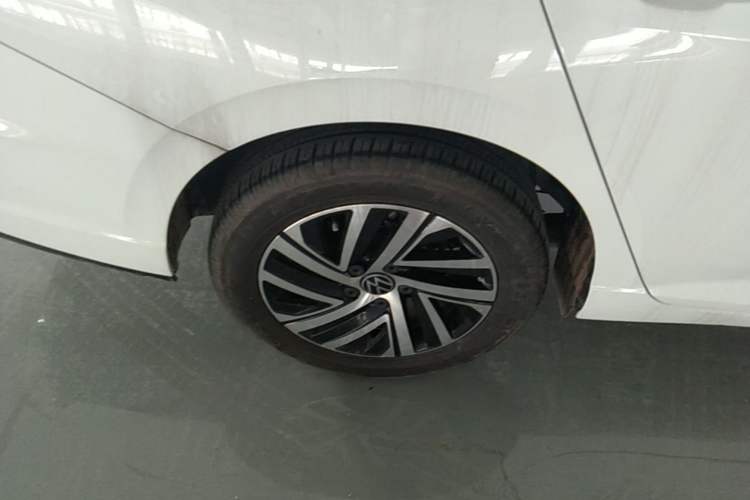 Used Volkswagen Lavida 2024 300TSI DSG Starry Sky Leading Edition Right Rear Wheel Hub