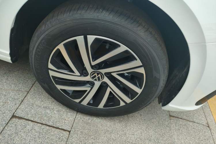 Used Volkswagen Lavida 2024 1.5L Automatic Starry Sky 5 Million Edition Right Rear Wheel Hub