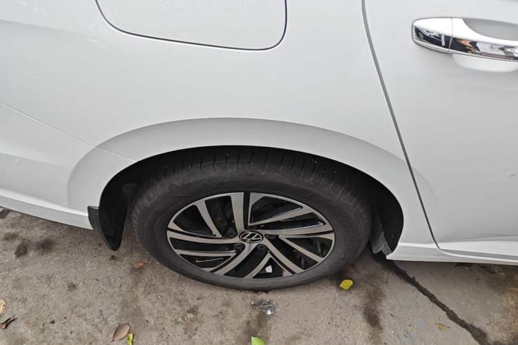 Used Volkswagen Lavida 2024 300TSI DSG Starry Sky Leading Edition Right Rear Wheel Hub