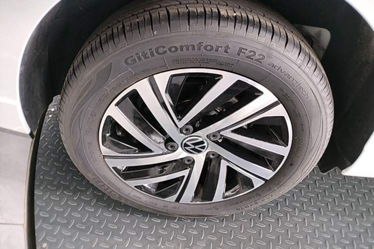 Used Volkswagen Lavida 2024 300TSI DSG Starry Sky Leading Edition Right Rear Wheel Hub