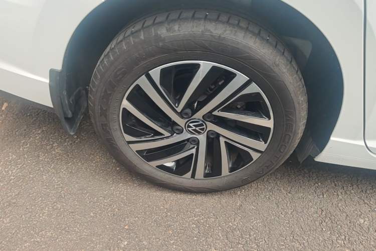Used Volkswagen Lavida 2024 300TSI DSG Starry Sky Leading Edition Right Rear Wheel Hub