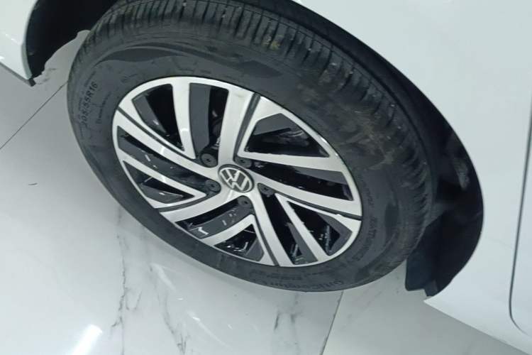 Used Volkswagen Lavida 2024 300TSI DSG Starry Sky Leading Edition Right Rear Wheel Hub