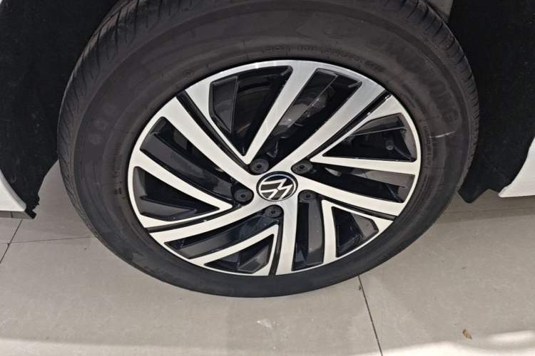 Used Volkswagen Lavida 2024 300TSI DSG Starry Sky Leading Edition Right Rear Wheel Hub