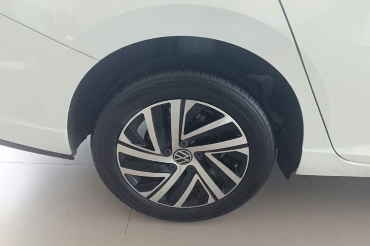 Used Volkswagen Lavida 2024 300TSI DSG Starry Sky Leading Edition Right Rear Wheel Hub