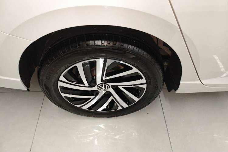 Used Volkswagen Lavida 2024 300TSI DSG Starry Sky Leading Edition Right Rear Wheel Hub