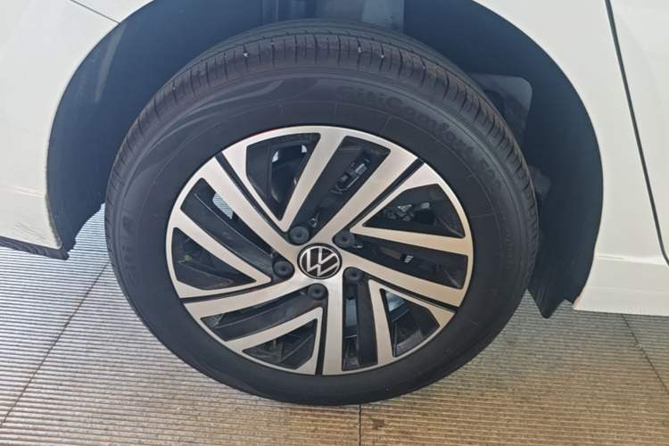 Used Volkswagen Lavida 2024 300TSI DSG Starry Sky Leading Edition Right Rear Wheel Hub