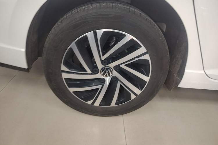 Used Volkswagen Lavida 2024 1.5L Automatic Starry Sky 5 Million Edition Right Rear Wheel Hub