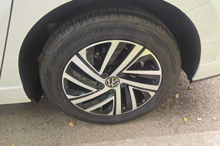 Used Volkswagen Lavida 2024 300TSI DSG Starry Sky Leading Edition Right Rear Wheel Hub