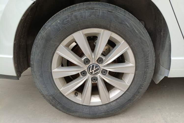 Used Volkswagen Lavida 2024 1.5L Automatic DeYi Edition Right Rear Wheel Hub
